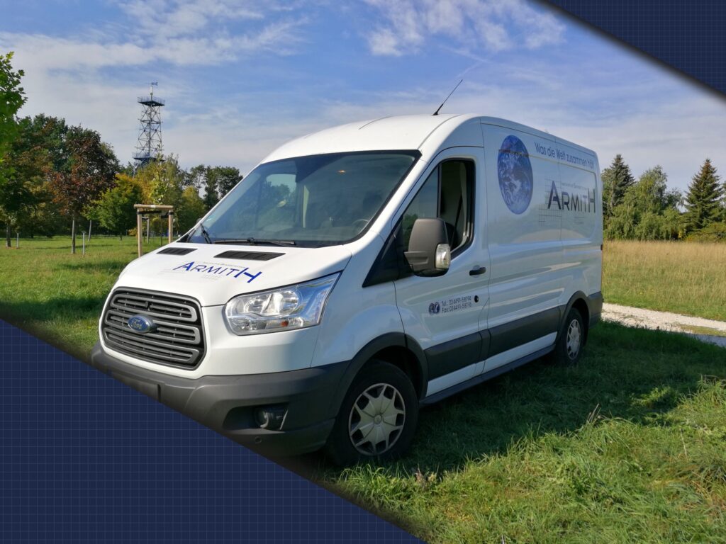 Weißer Armith-Lieferwagen aus dem eigenen Fuhrpark